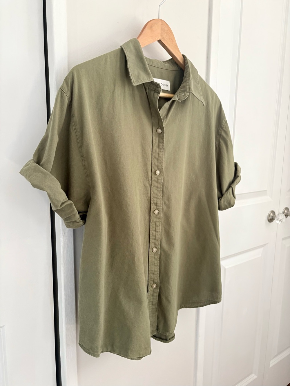 Aritzia Denim Forum Jane Shirt | Size Medium | Khaki Green | 100% Cotton - Picture 3 of 7